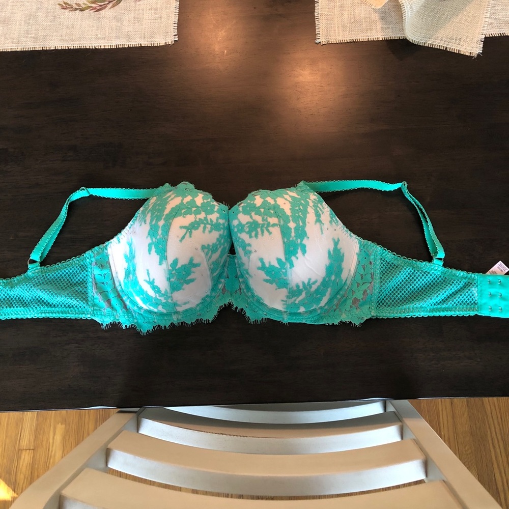 Beautiful Victoria’s Secret bra